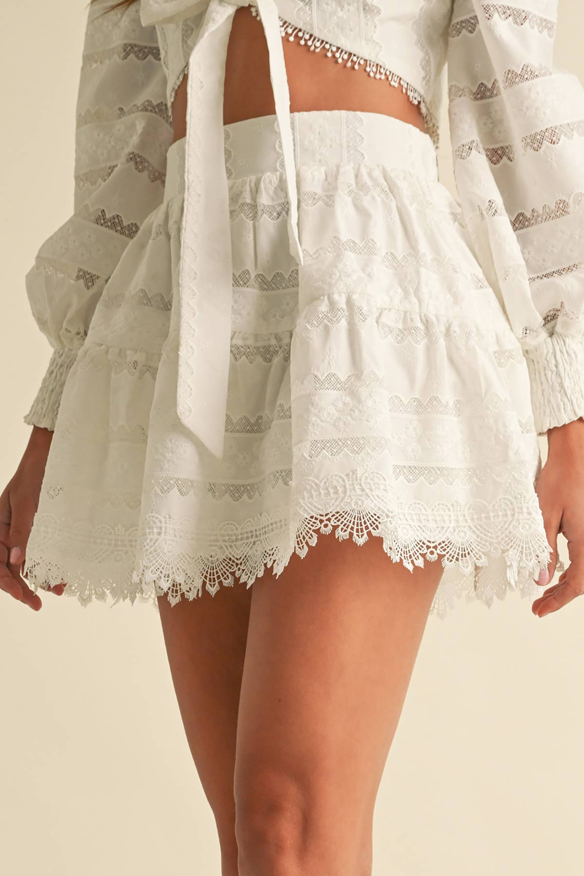 LACE MINI SKIRT