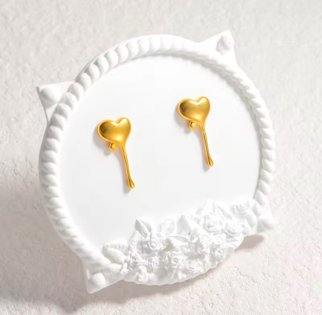 POURING LOVE 18 K Gold earrings