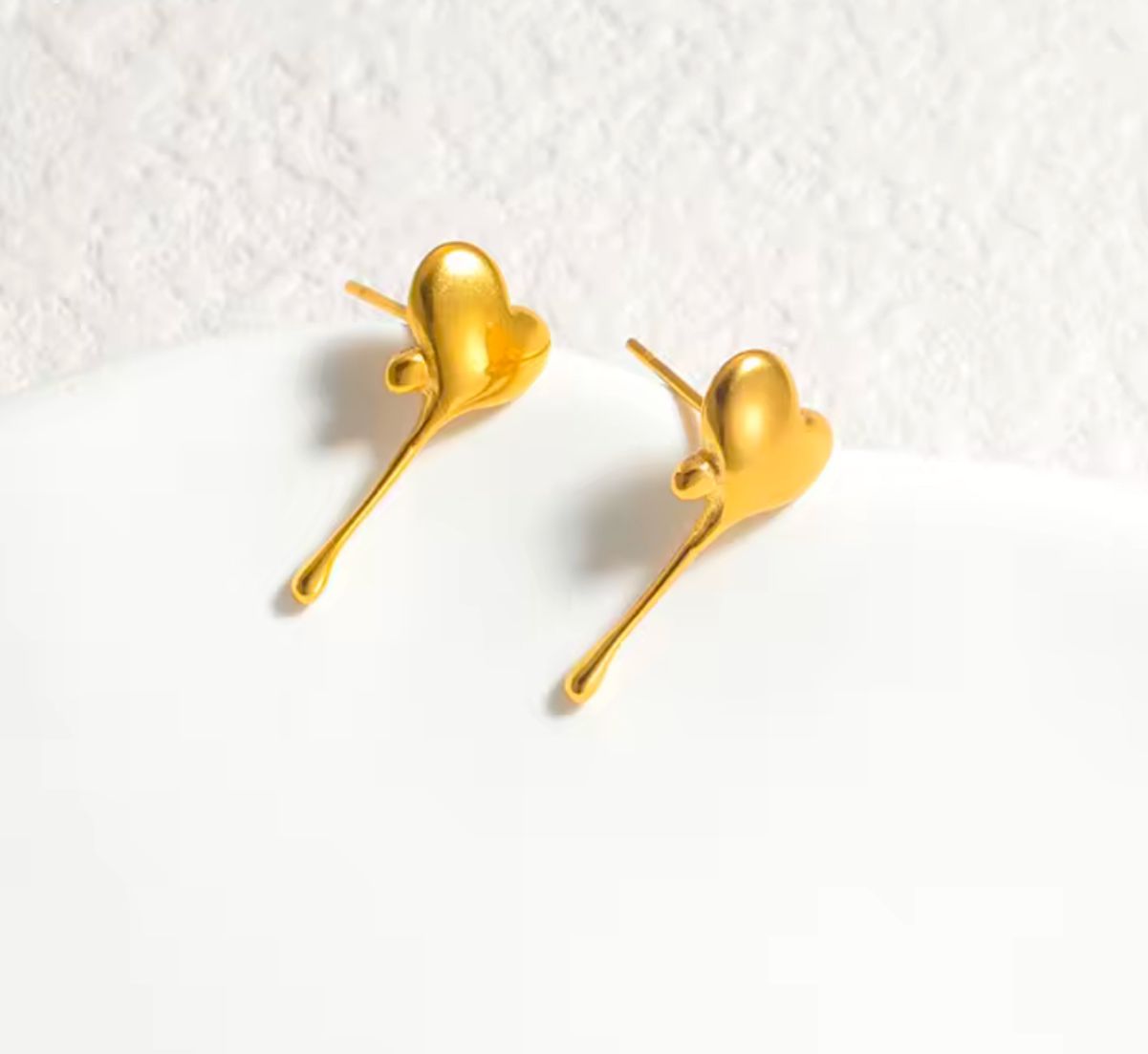 POURING LOVE 18 K Gold earrings