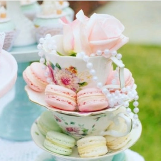 SETS OF 3 or  4 macaroon candles , beautiful colors and scents 🌸🌸💕💕💕