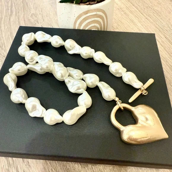 PERLA Elegant Gold Heart Pendant Necklace with fresh water pearls