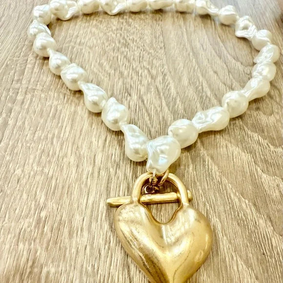 PERLA Elegant Gold Heart Pendant Necklace with fresh water pearls
